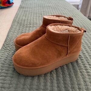 Uggs Classic Ultra Mini Platform Boots